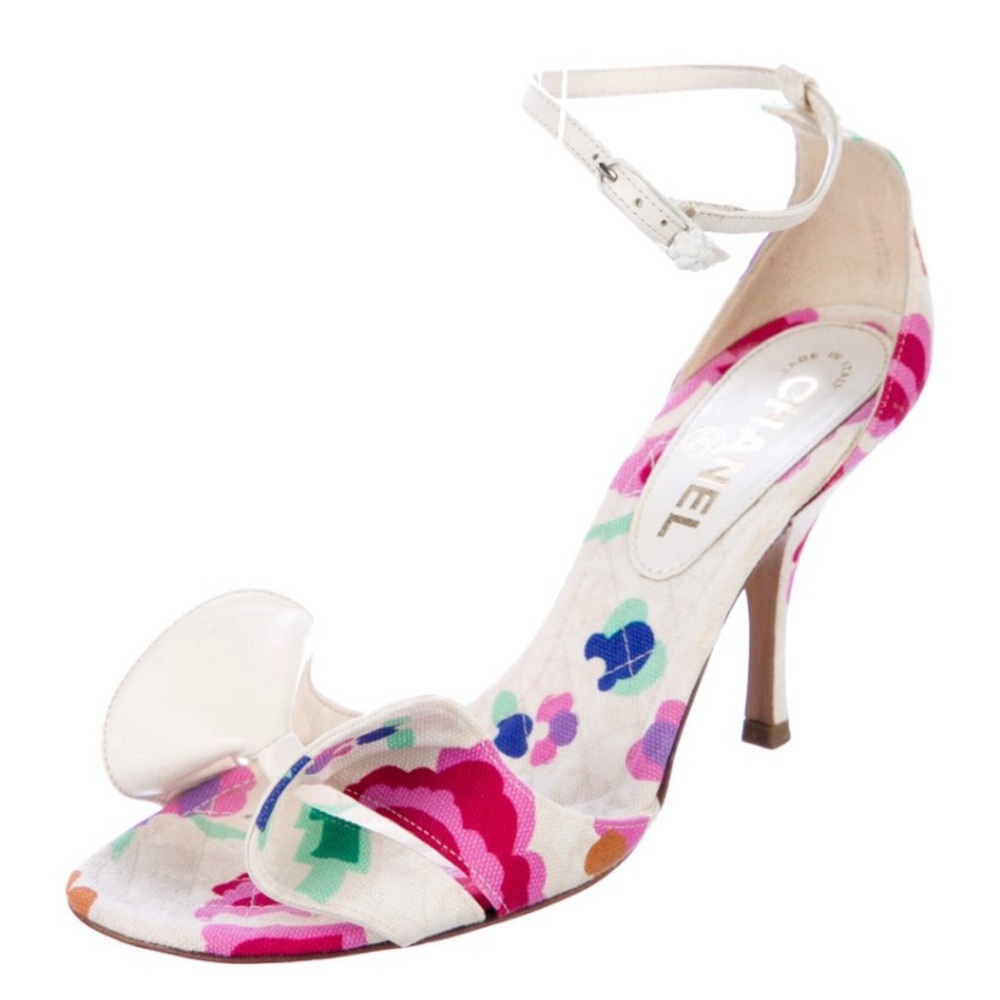 Chanel Floral CC canvas heel